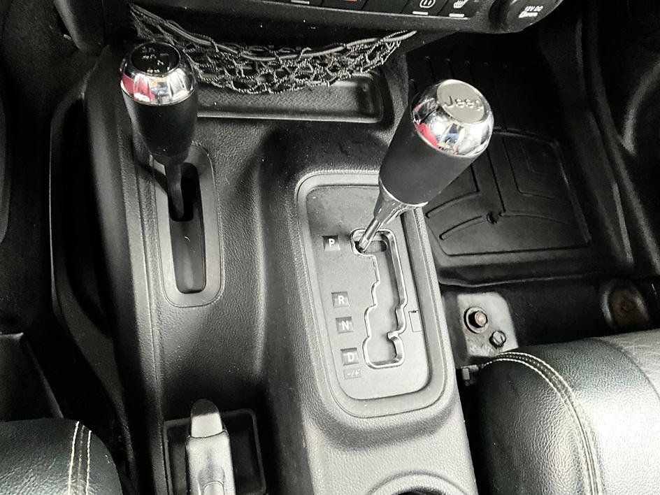 Used 2012 Jeep Wrangler Unlimited Sahara w/ Dual Top Group AWD/4WD image 21
