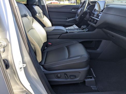 Certified 2024 Nissan Pathfinder SL image 37