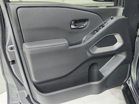 Used 2024 Nissan Frontier SV w/ Technology Package image 21