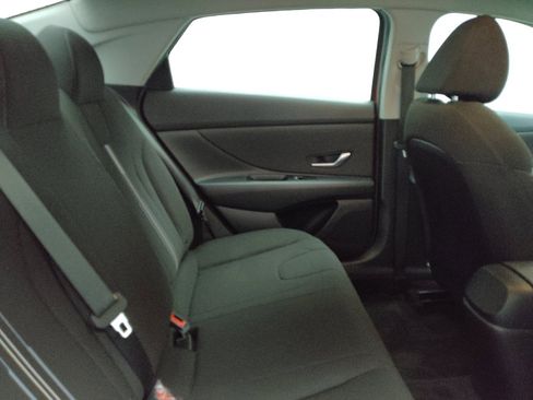 Used 2023 Hyundai Elantra SEL w/ Convenience Package FWD image 19