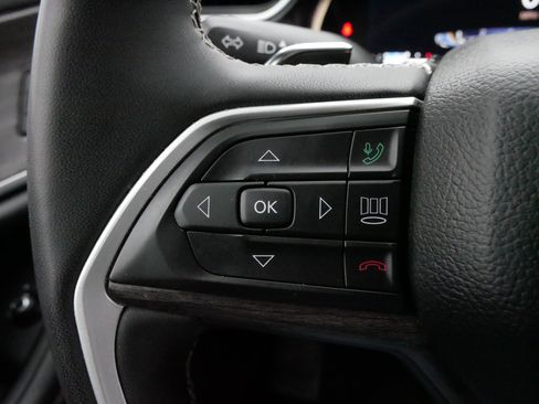 Used 2023 Jeep Grand Cherokee Limited w/ Luxury Tech Group II image 26