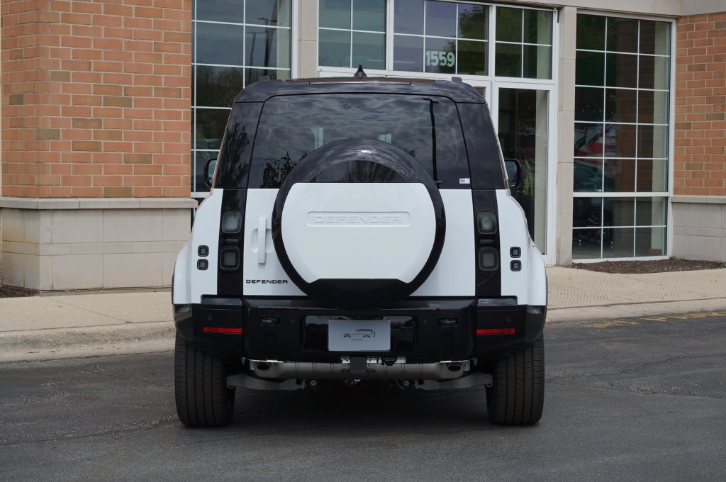 Certified 2026 Land Rover Defender 110 X-Dynamic SE AWD/4WD image 5