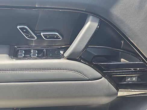 Certified 2023 Land Rover Range Rover SV AWD/4WD image 33