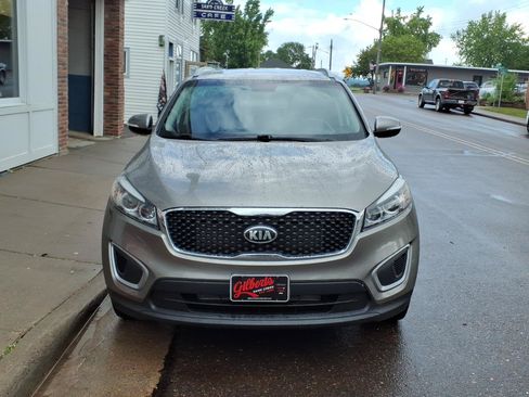 Used 2016 Kia Sorento AWD w/ LX Convenience Package image 3