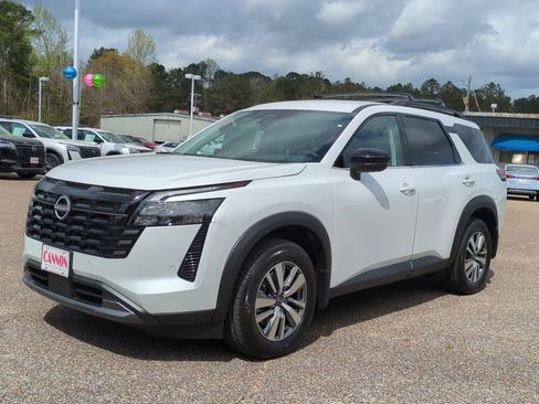 New 2026 Nissan Pathfinder SL image 1