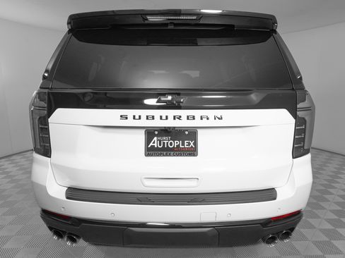 Used 2026 Chevrolet Suburban Z71 w/ Comfort Package image 7