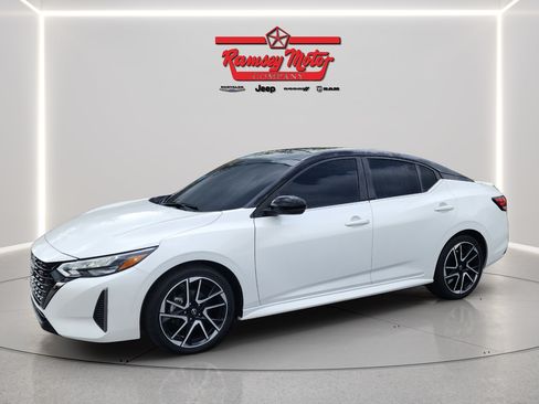 Used 2024 Nissan Sentra SR FWD image 1