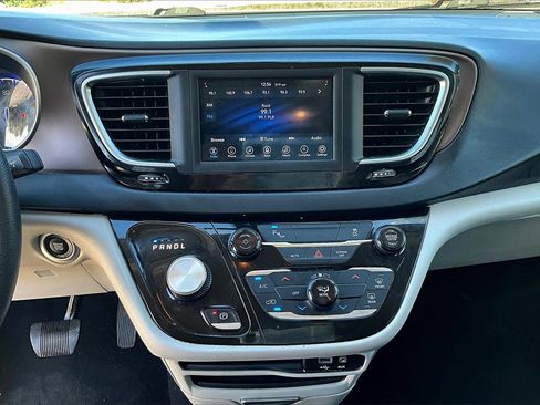 Used 2019 Chrysler Pacifica L image 21