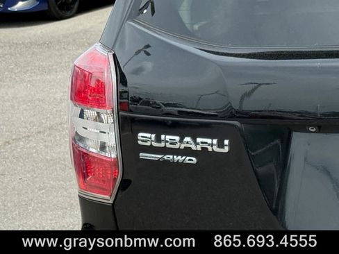 Used 2015 Subaru Forester 2.5i Touring AWD/4WD image 10