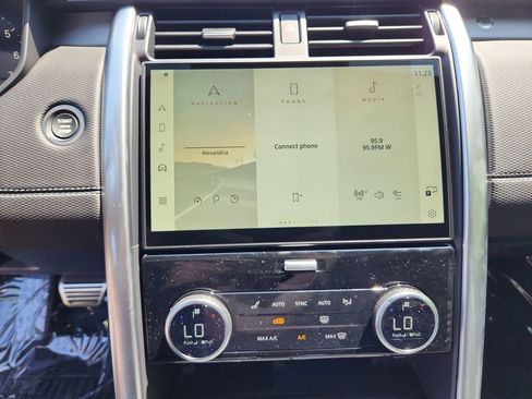 Certified 2025 Land Rover Discovery Dynamic SE AWD/4WD image 17