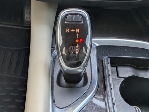 Used 2020 Buick Enclave Premium w/ Sun and Sites Package FWD image 20
