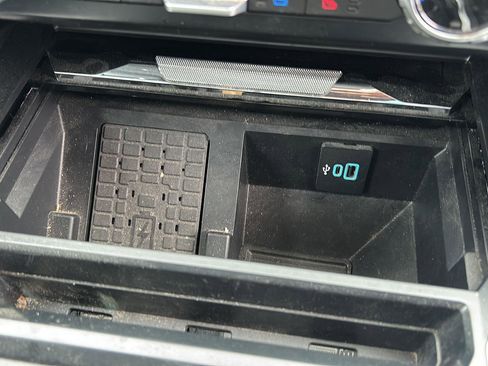 Used 2024 Ford F350 Lariat image 21