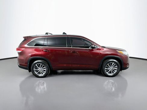 Used 2018 Toyota Highlander XLE AWD/4WD image 6