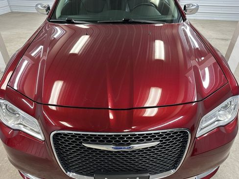 Used 2018 Chrysler 300 Limited image 38
