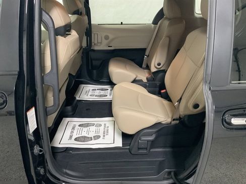 Used 2024 Toyota Sienna XLE image 14