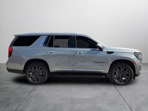 Used 2024 GMC Yukon SLT w/ SLT Luxury Package AWD/4WD image 5