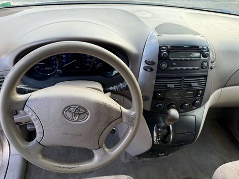 Used 2010 Toyota Sienna LE image 14