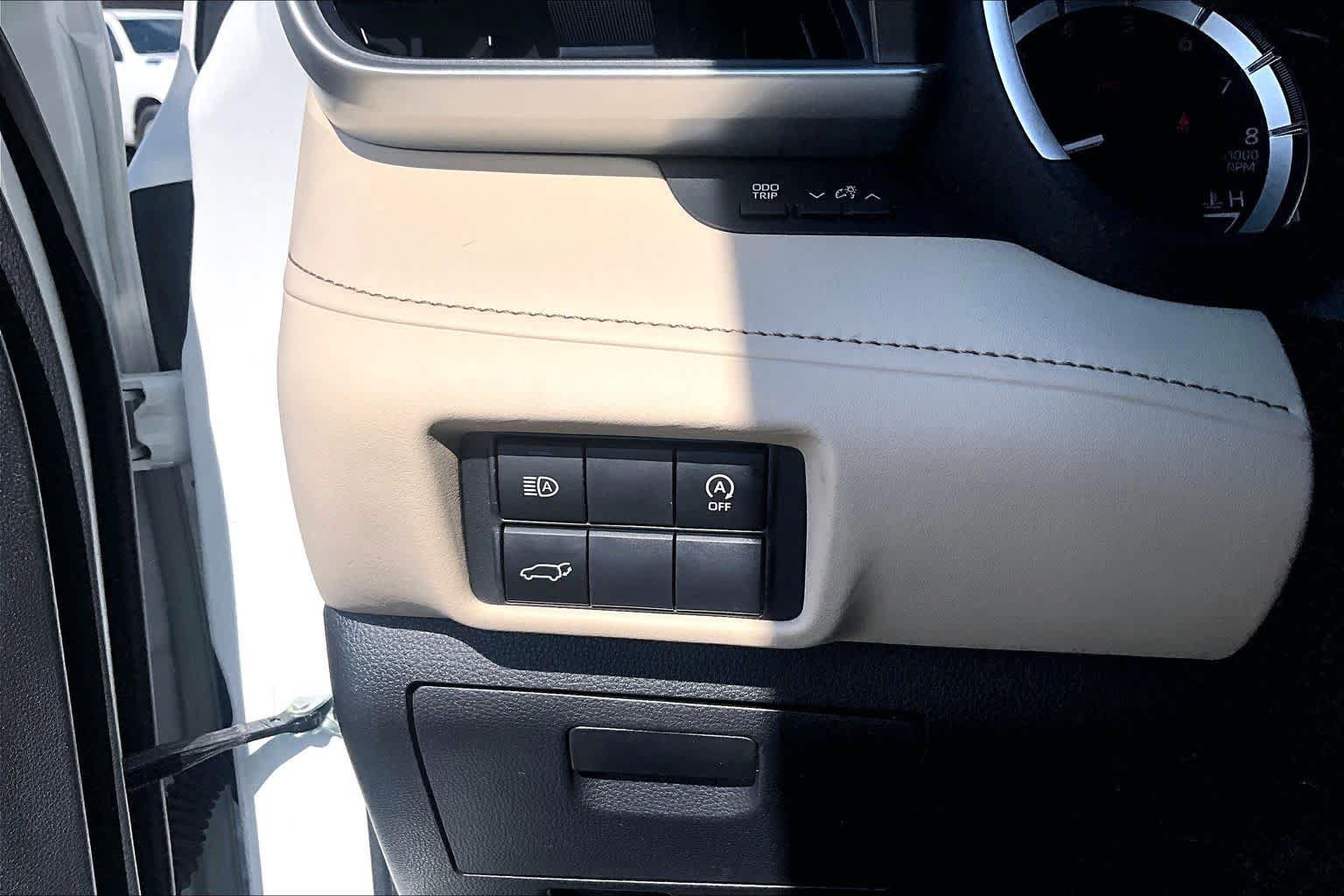 Used 2025 Toyota Highlander XLE FWD image 34
