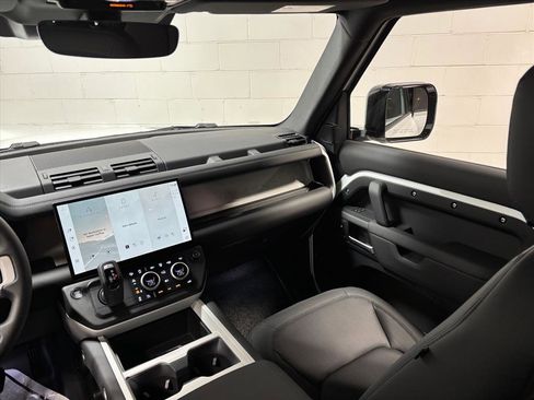 Used 2026 Land Rover Defender 110 X-Dynamic SE image 36