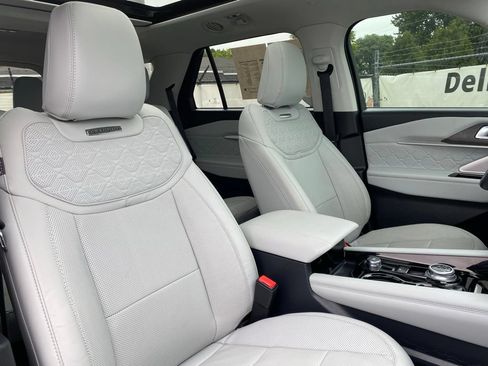 Used 2025 Ford Explorer Platinum w/ LUX Leather Package AWD/4WD image 22