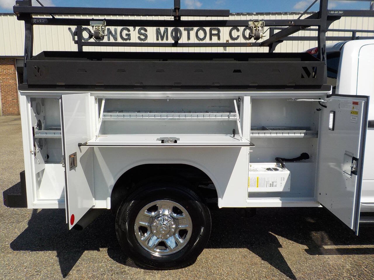 Used 2021 RAM 2500 Tradesman w/ Chrome Appearance Group AWD/4WD image 8