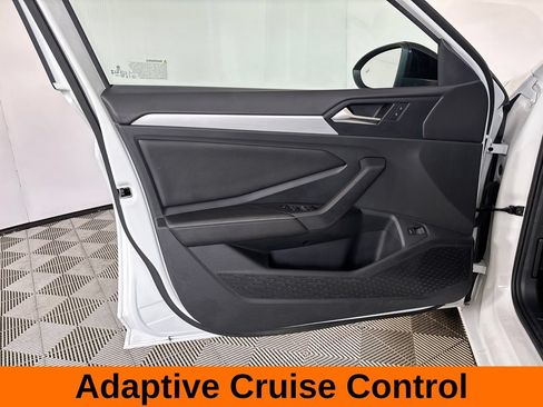 Used 2025 Volkswagen Jetta Sport FWD image 9