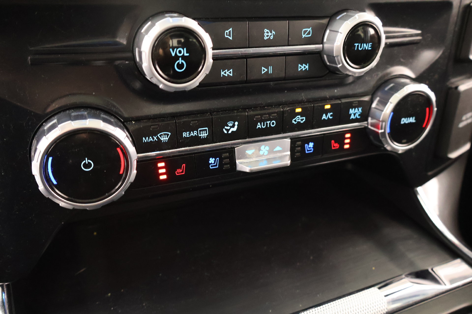 Used 2023 Ford F150 Lariat w/ Equipment Group 502A High AWD/4WD image 8
