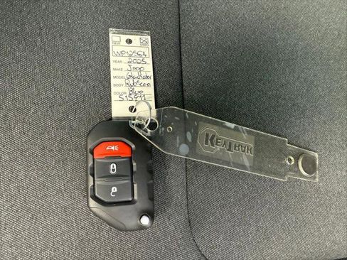 Certified 2025 Jeep Gladiator Rubicon image 40