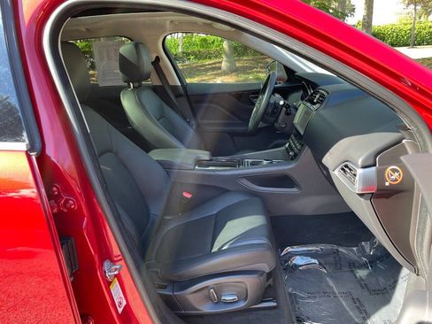 Used 2019 Jaguar F-PACE Premium AWD/4WD image 10