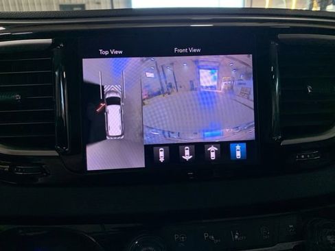 Used 2020 Chrysler Pacifica Touring-L Plus FWD image 3