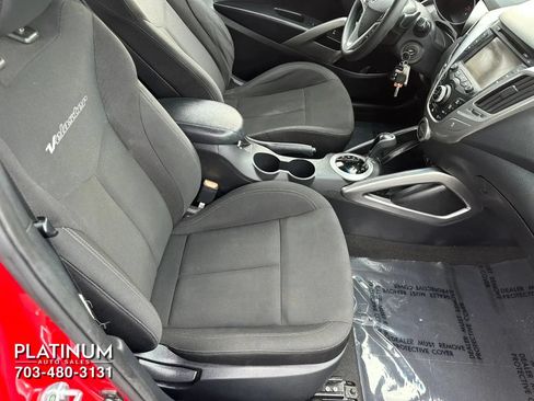 Used 2015 Hyundai Veloster FWD image 14