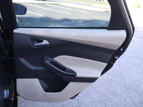 Used 2015 Ford Focus SE w/ SE Sport Package FWD image 25
