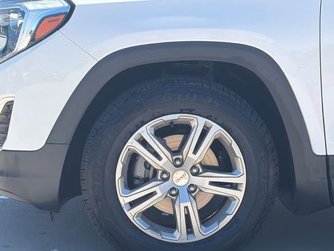 Used 2020 GMC Terrain SLE w/ Driver Convenience Package image 5