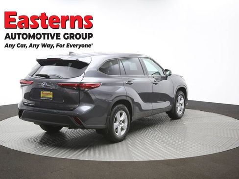 Used 2022 Toyota Highlander LE image 41