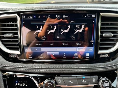 New 2025 Chrysler Pacifica Select image 26