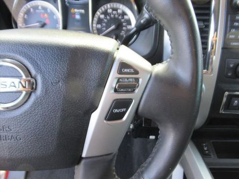 Used 2018 Nissan Titan SV w/ SV Convenience Package image 21