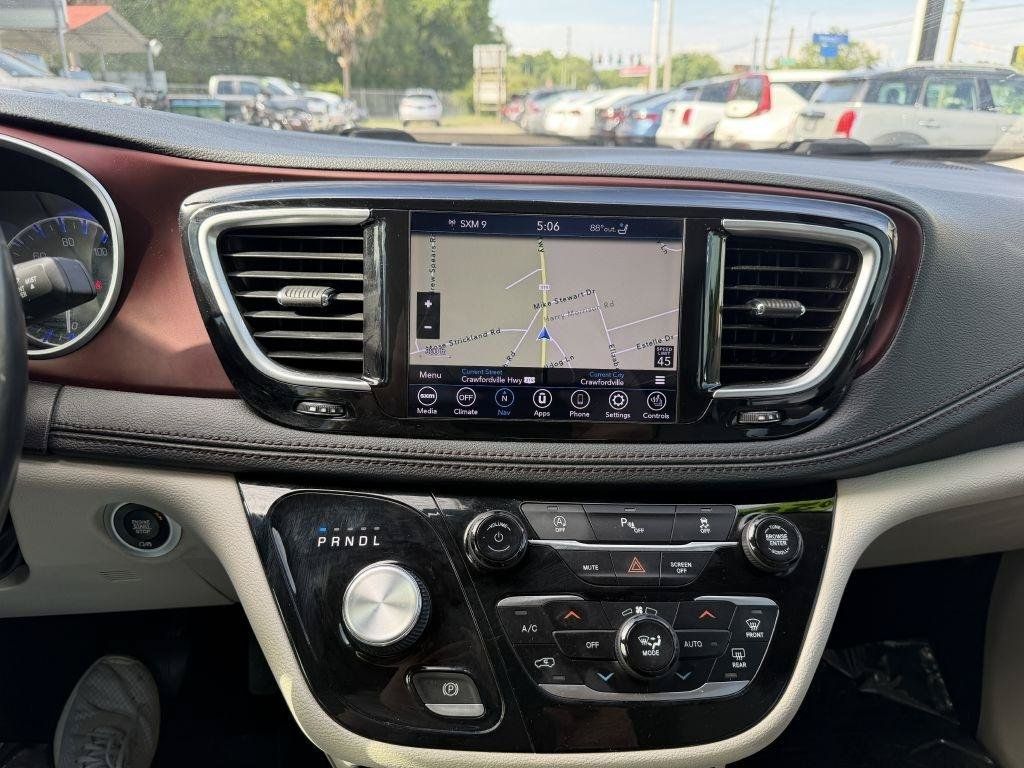 Used 2020 Chrysler Pacifica Limited FWD image 17