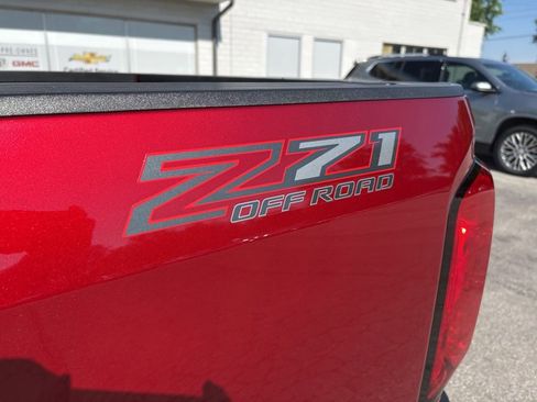 Used 2021 Chevrolet Colorado Z71 w/ Safety Package AWD/4WD image 8