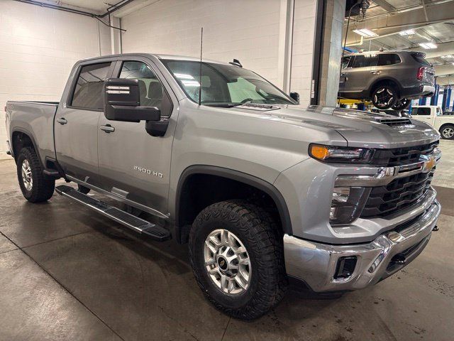 Used 2025 Chevrolet Silverado 2500 LT w/ Convenience Package AWD/4WD image 3