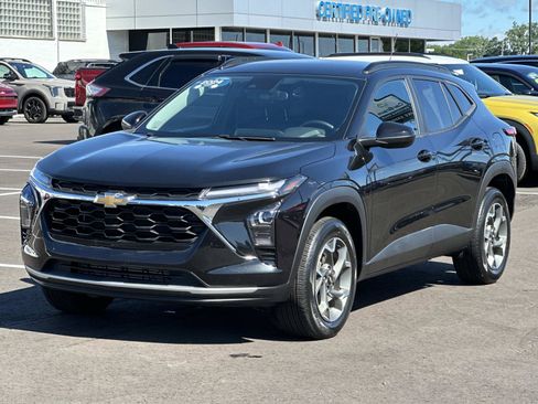 Certified 2024 Chevrolet Trax LT w/ Driver Confidence Package FWD image 1