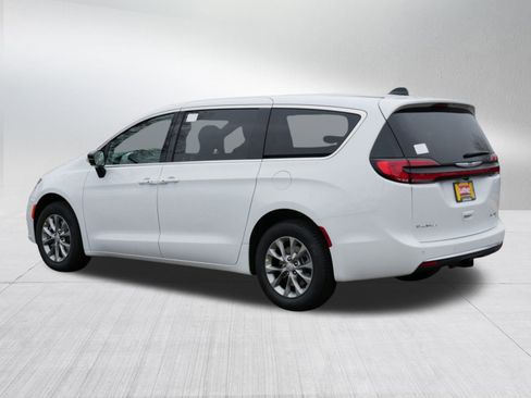 New 2026 Chrysler Pacifica Limited w/ Trailer Tow Group image 5