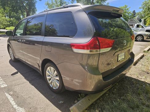 Used 2013 Toyota Sienna XLE AWD/4WD image 3