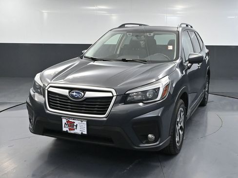 Used 2021 Subaru Forester Premium image 11