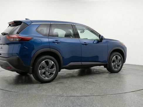Used 2025 Nissan Rogue SV image 9