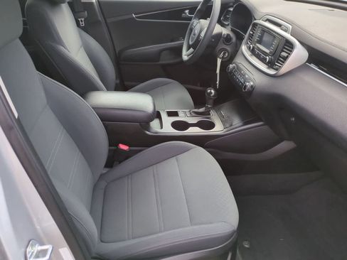 Used 2017 Kia Sorento FWD image 21