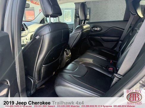 Used 2019 Jeep Cherokee Trailhawk w/ Cold Weather Group AWD/4WD image 9