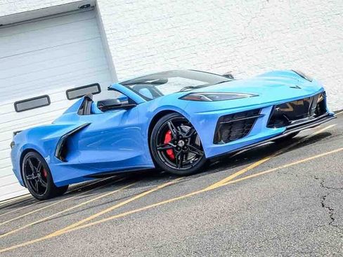 Used 2023 Chevrolet Corvette Stingray Premium Conv w/ Z51 Performance Package RWD image 3