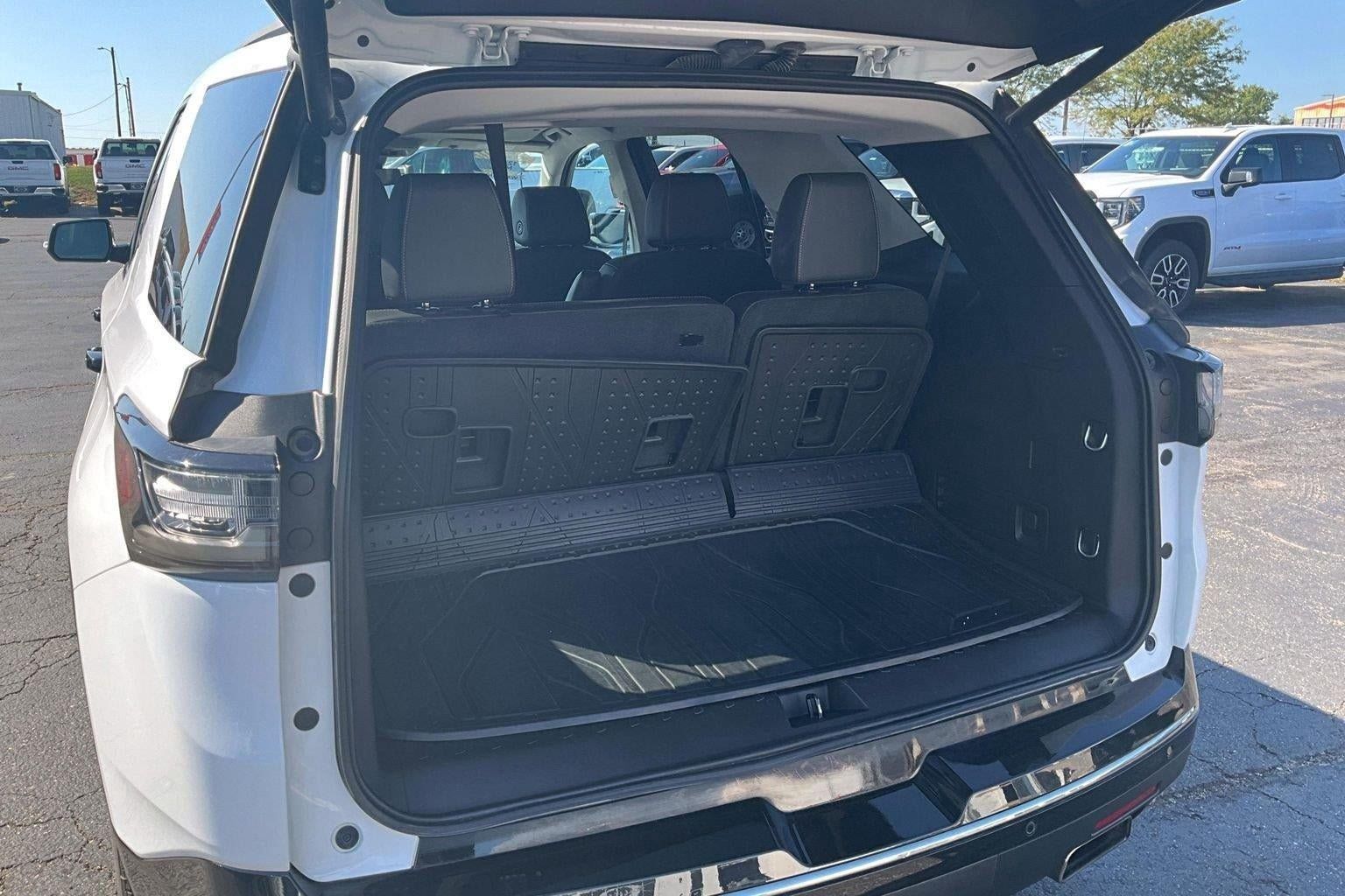 Used 2019 Chevrolet Traverse Premier w/ Redline Edition AWD/4WD image 4