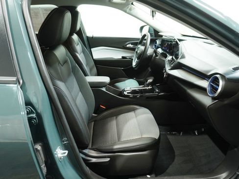 Used 2025 Chevrolet Trax LT w/ Driver Confidence Package FWD image 12