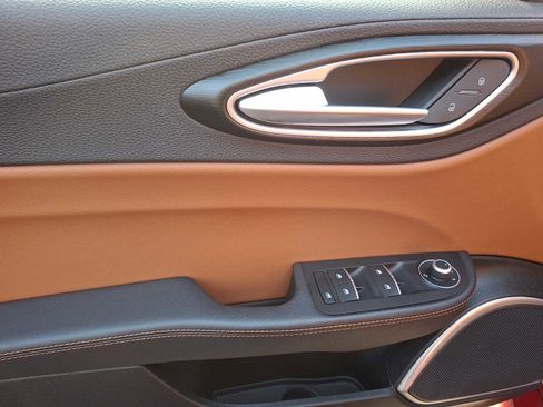 Used 2018 Alfa Romeo Giulia AWD image 8